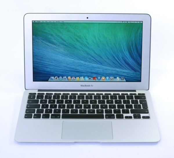 Apple MacBook Air 13.3 inch – Intel Core i5 1.3 GHz. 4 GB. 128 GB. MD760
