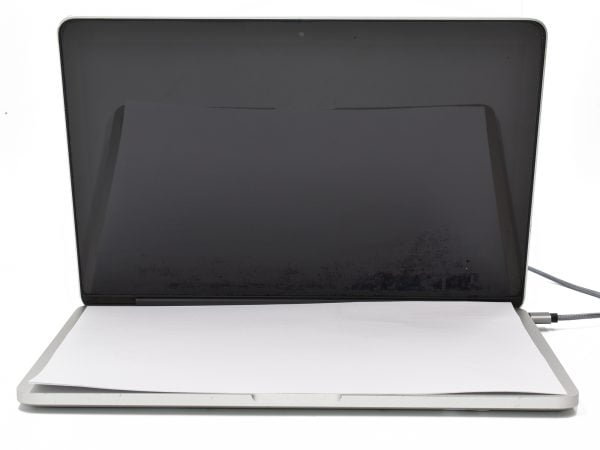 Apple MacBook Pro Core 13 Retina. Intel i5 2.6GHz. 8GB. 128GB. MGX72B/A